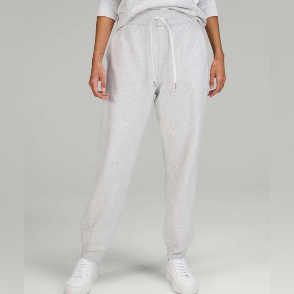 Lululemon scuba high rise joggers size 4 - Picture 2 of 8